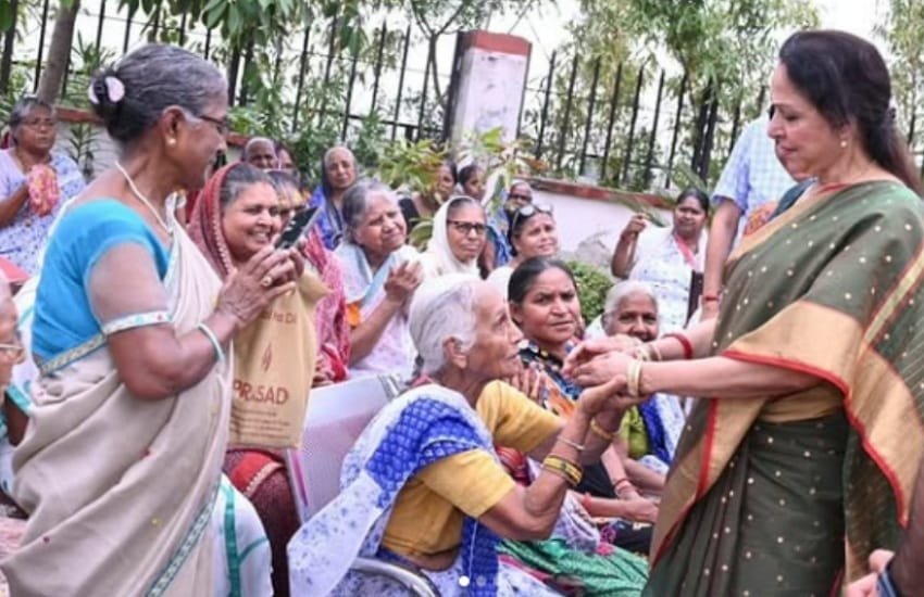 National Reading Day पर हेमा मालिनी को हुई इस बात की चिंता