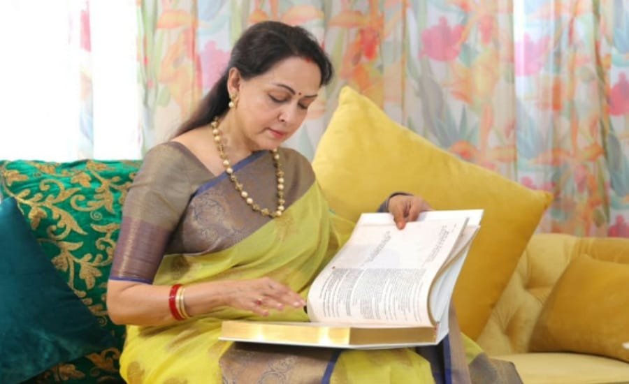 National Reading Day पर हेमा मालिनी को हुई इस बात की चिंता