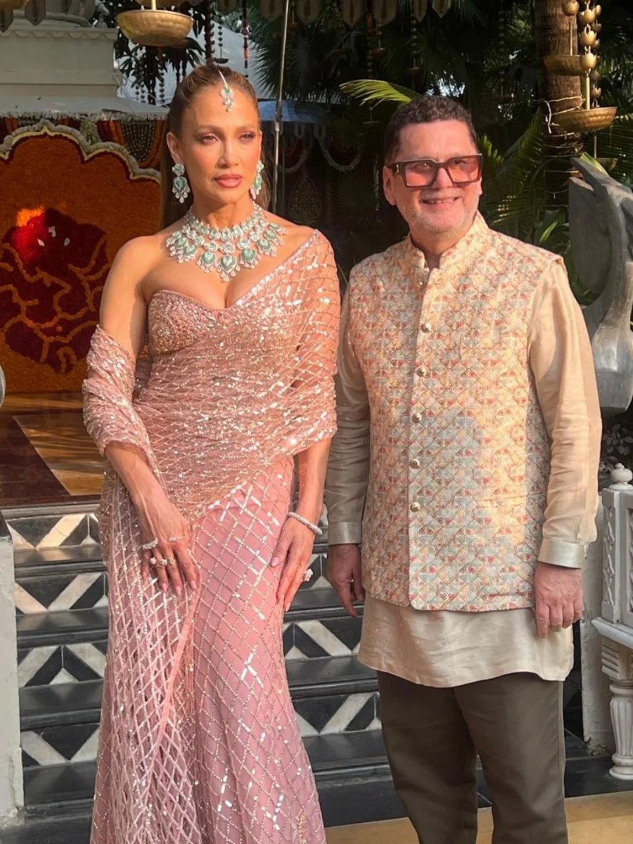 Jennifer Lopez का पिंक साड़ी अवतार हुआ वायरल, देखें JLO की खूबसूरत तस्वीरें