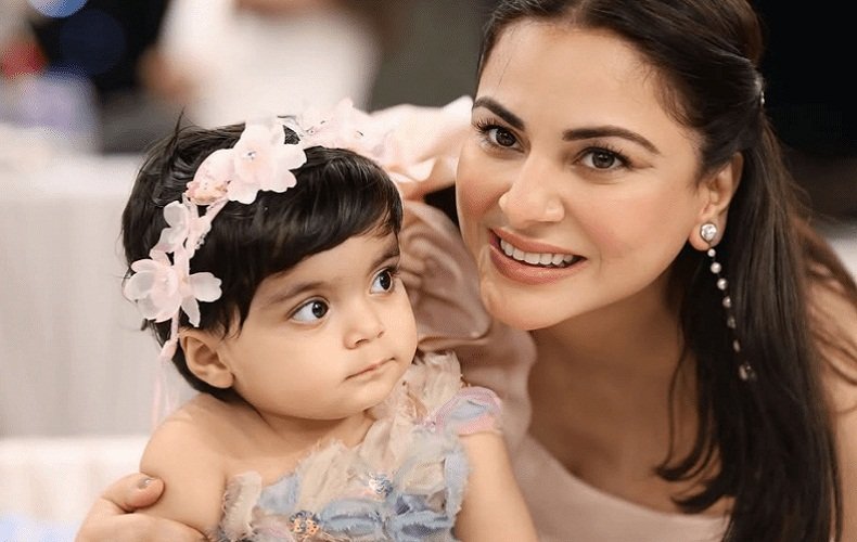 Shraddha Arya Twins Photos