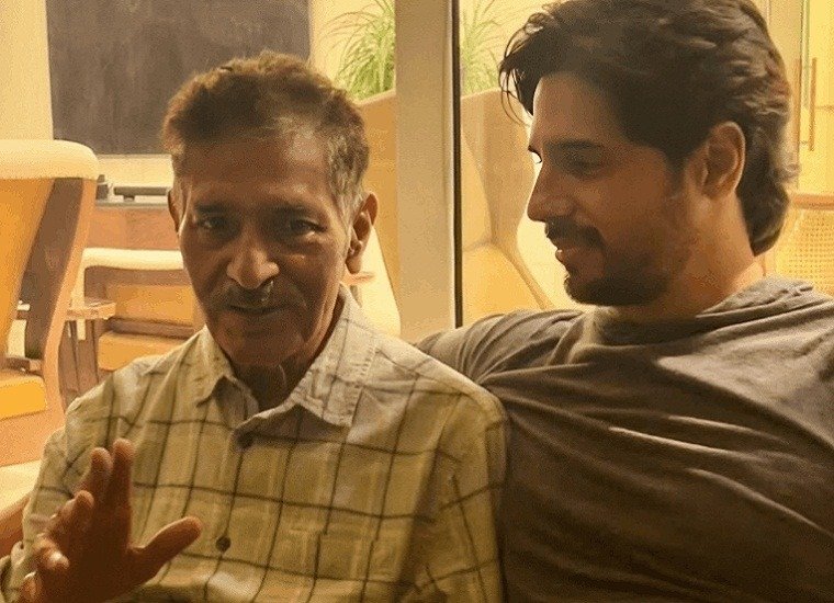 Sidharth Malhotra Father Sunil Malhotra 